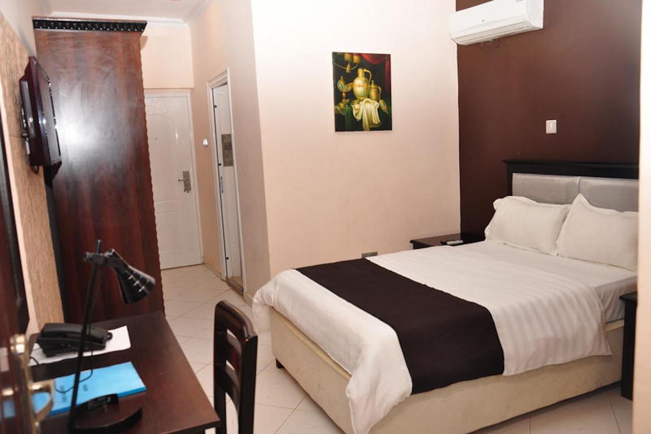 Grand Bank Link Hotel Otta Buitenkant foto