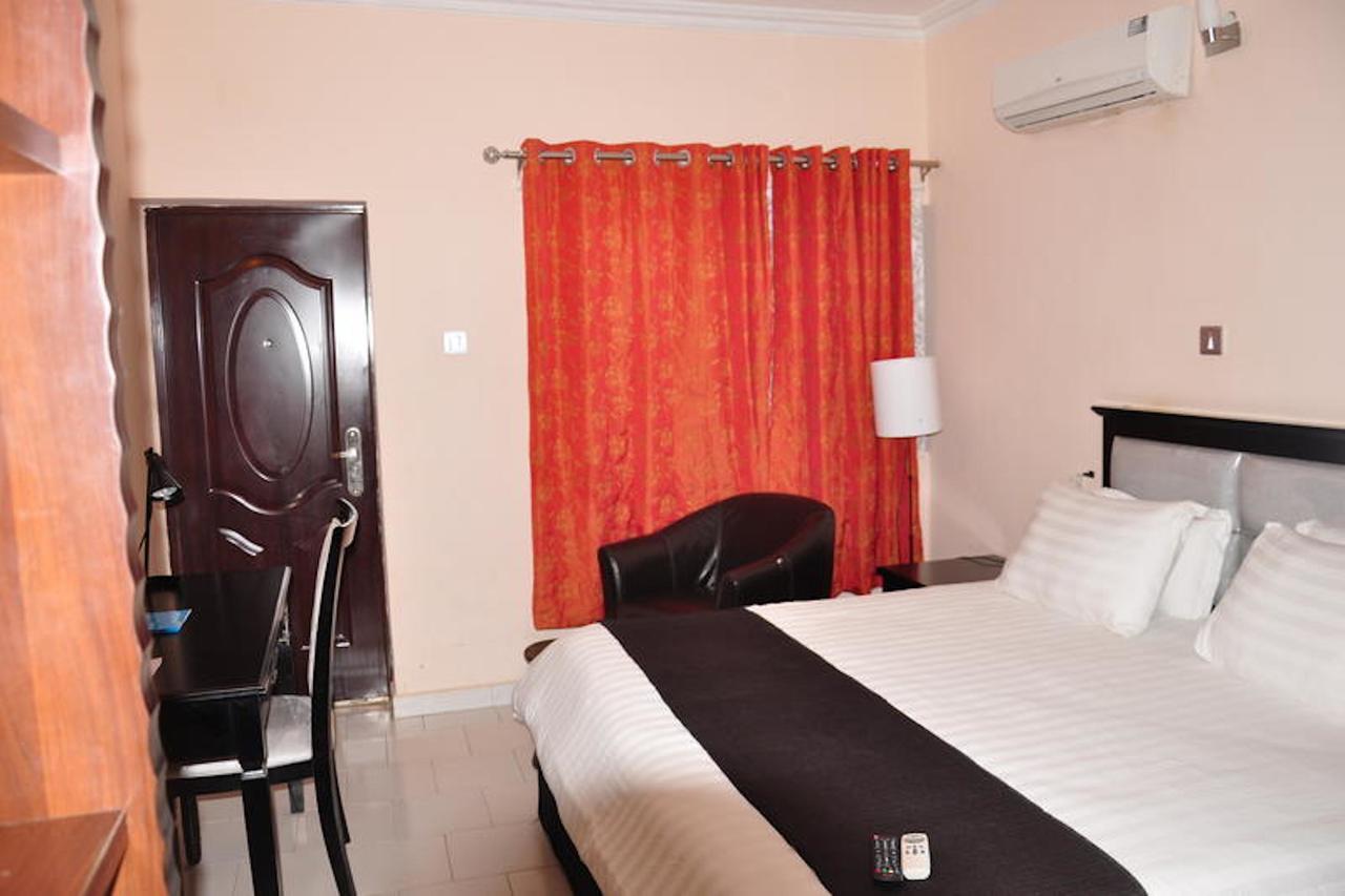 Grand Bank Link Hotel Otta Buitenkant foto
