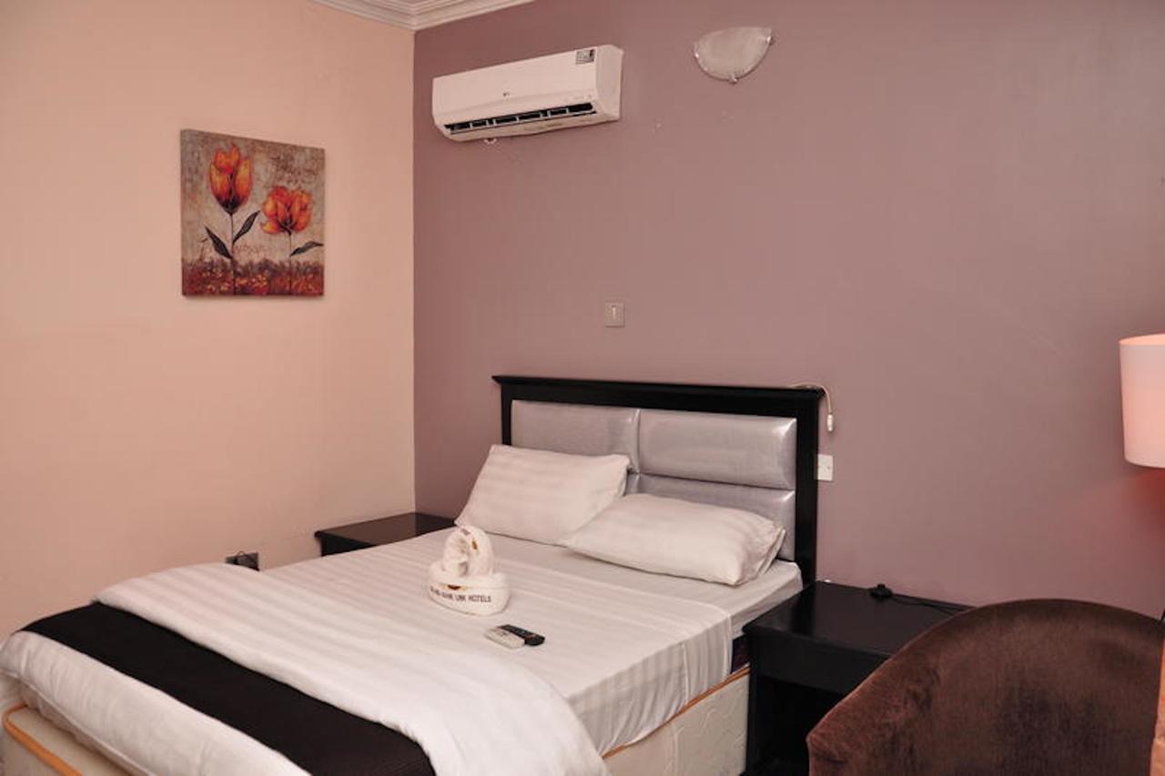 Grand Bank Link Hotel Otta Buitenkant foto