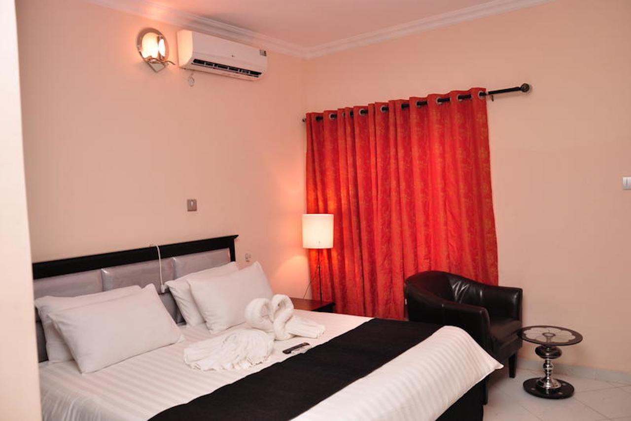Grand Bank Link Hotel Otta Buitenkant foto